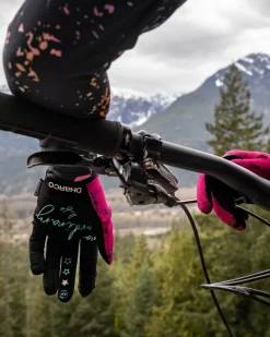DHaRCO Womens Trail Glove | Chili Peppers Online